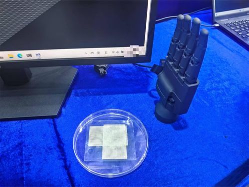 電子皮膚 ,人形機器人的柔性觸覺傳感器